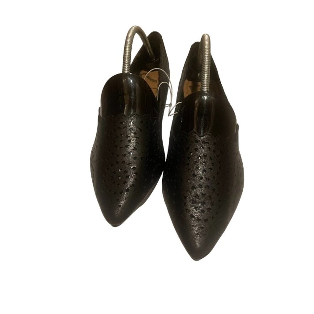 REPORT POINTED TOE FLAT